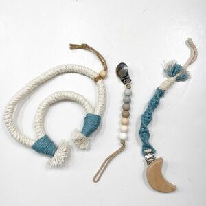 Baby pacifier clips